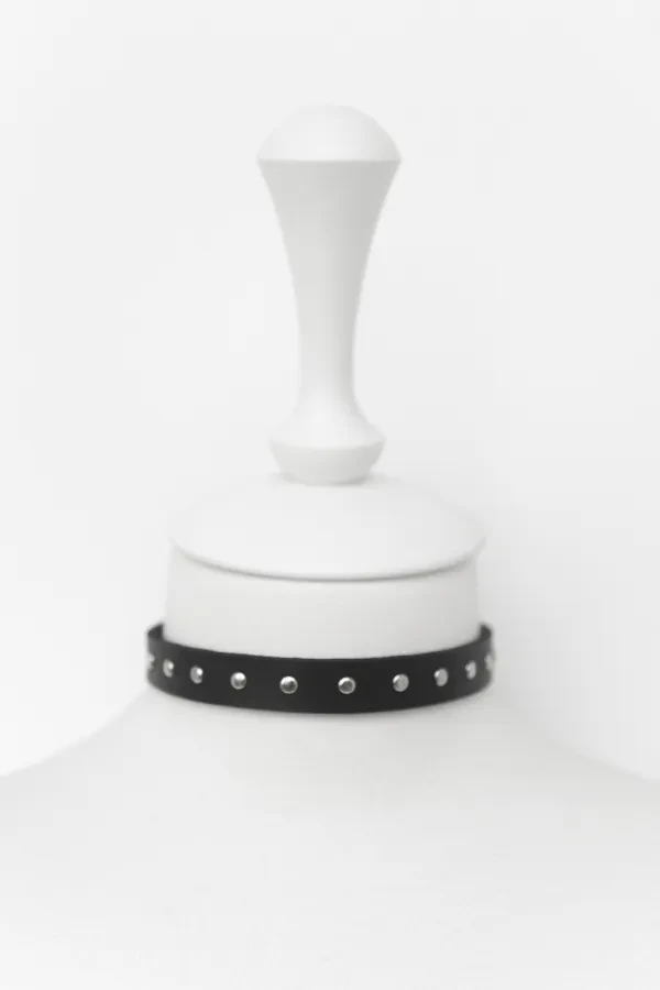 Чокер с мелкими клепками (черный)