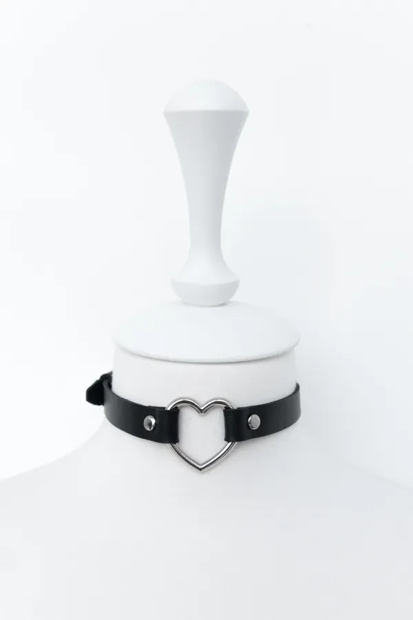 Чокер с сердцем (черный)